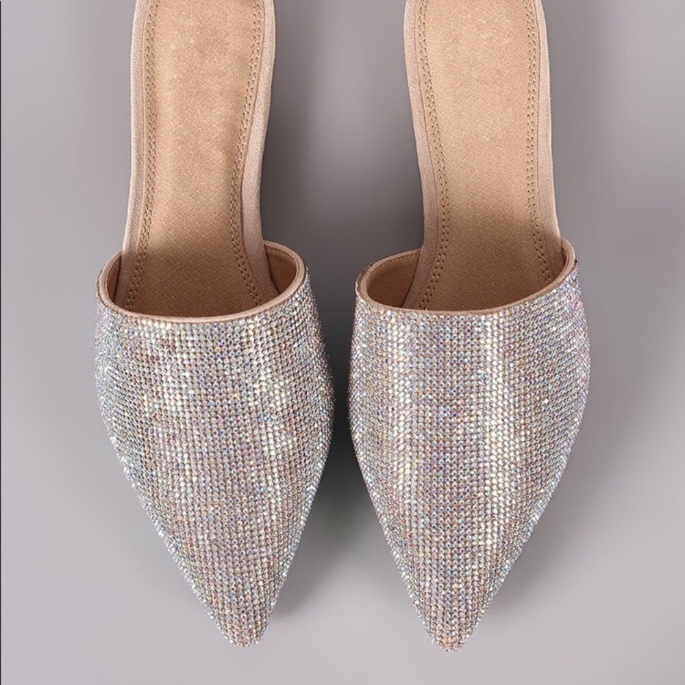 🔥New🔥 Rhinestone Pointy Toe Nude Flats. - Picture 3 of 8